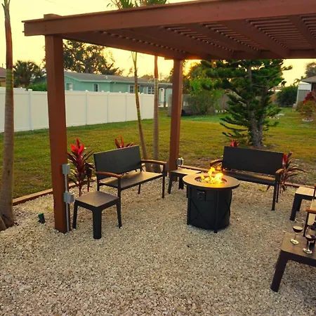 Close To Beach! 3 Bedroom 2 Bath